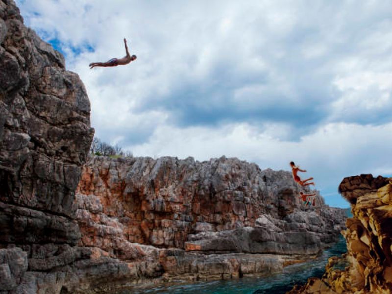 Free-cliff-diving-adrenalinecolombia.jpg