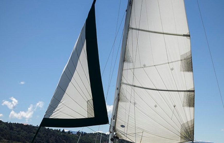 Velero en el Embalse de Tominé